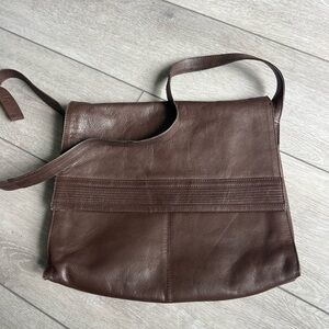 Kenneth Cole vintage flap closure brown soft leather shoulder bag